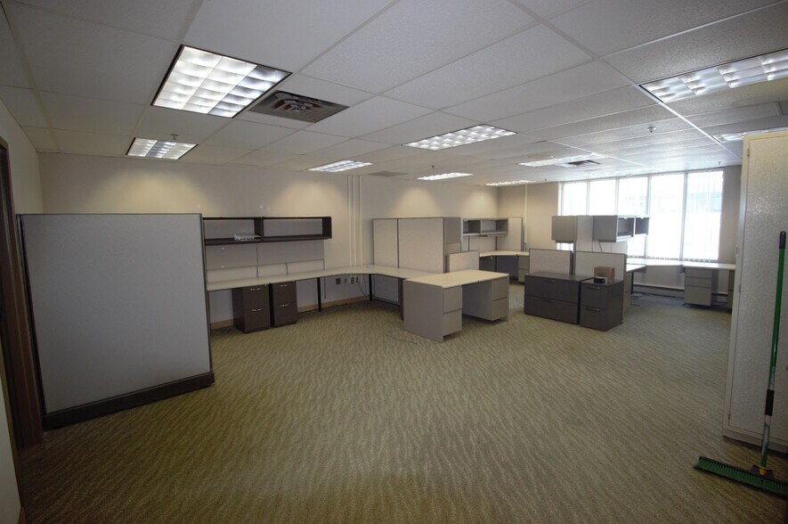 More Photos Of 77 Ridgeland Rd, Rochester Research And Development For Sale