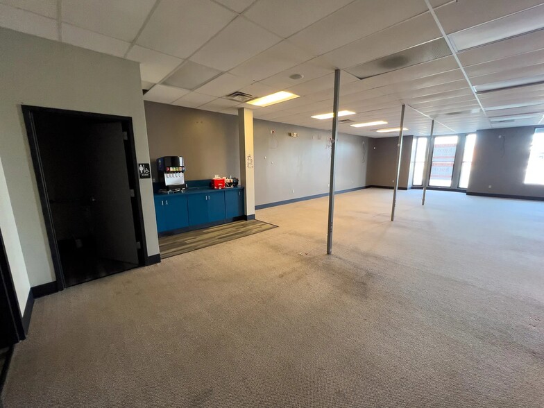 More Photos Of 15033-15085 Flag City Dr, Findlay Unknown For Lease