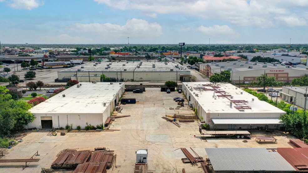 More Photos Of 8206 Mosley Rd, Houston Warehouse For Lease