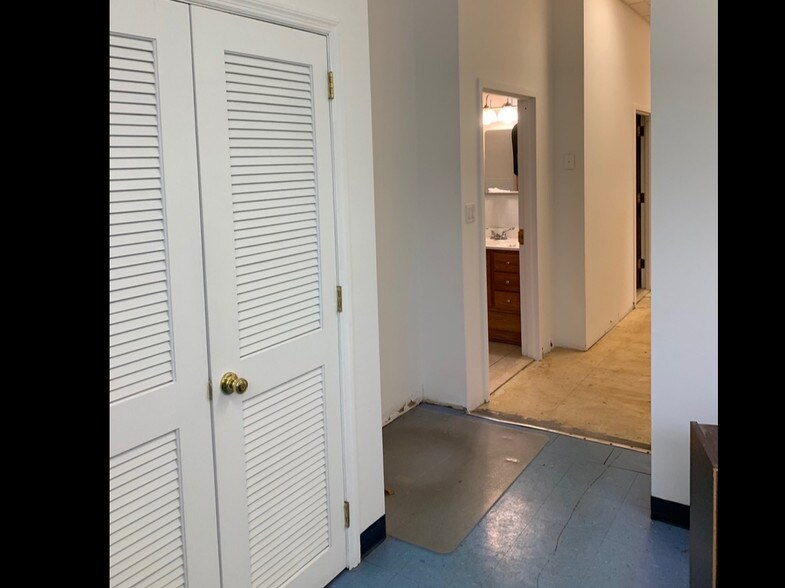 More Photos Of 1954 New York Ave, Huntington Station Office For Lease