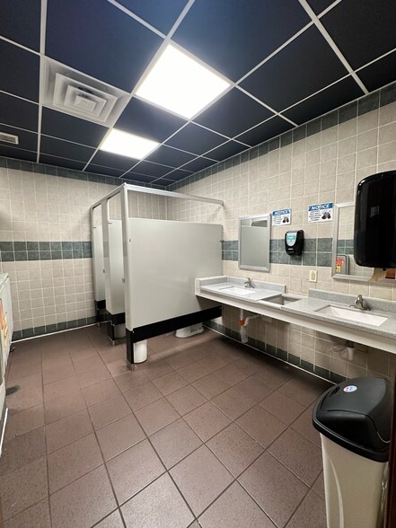 More Photos Of 102 E Park St, Taylorville Freestanding For Sale