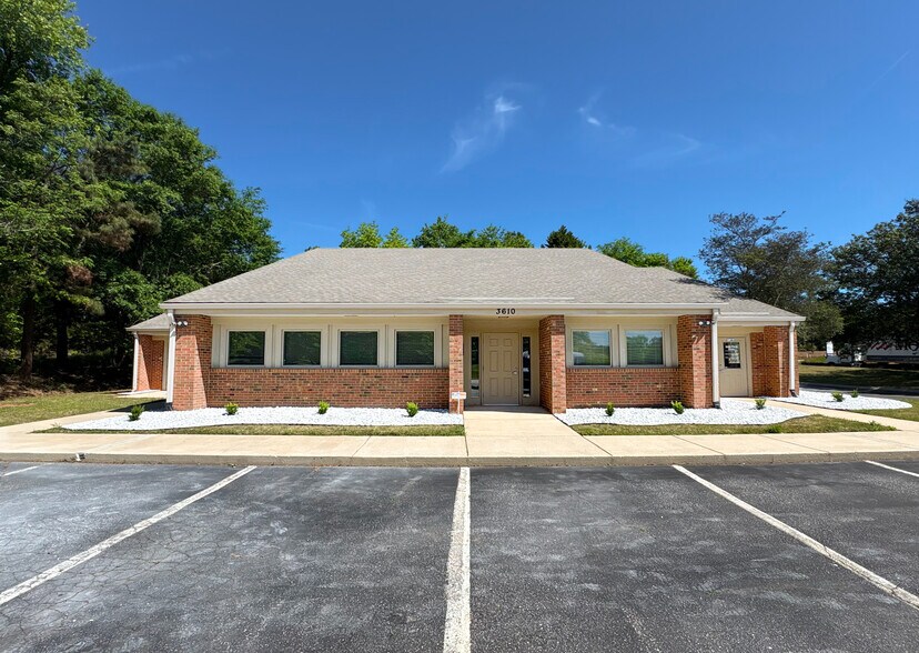 Primary Photo Of 3610 Moore Duncan Hwy, Moore Medical For Lease