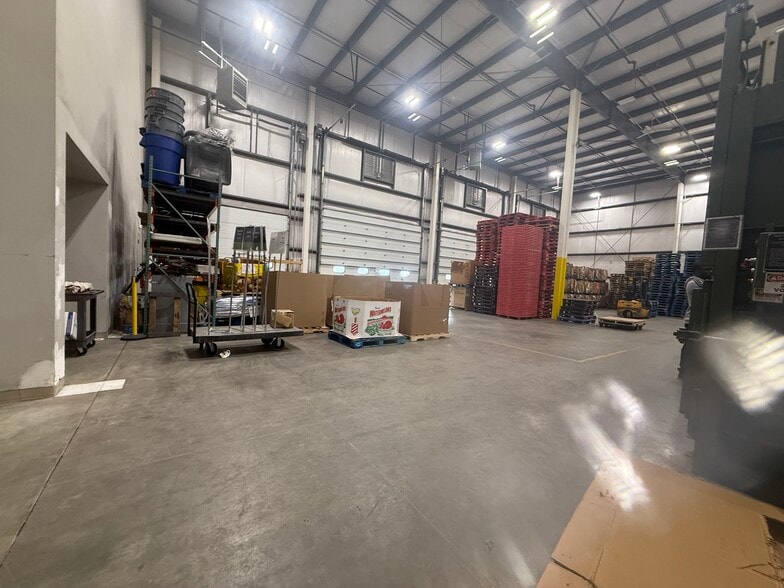 More Photos Of 450 Woodland Ave, Bloomfield Warehouse For Sale