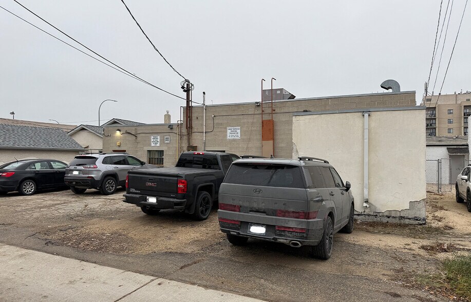 More Photos Of 114 Regent Av W, Winnipeg Medical For Lease
