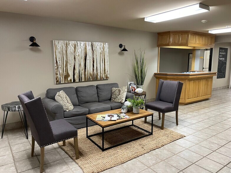 More Photos Of 800 E Main St, Russellville Office For Sale