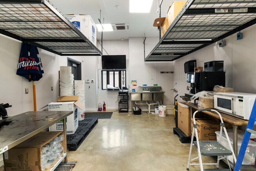 More Photos Of 2609 E 29th St, Bryan Freestanding For Sale