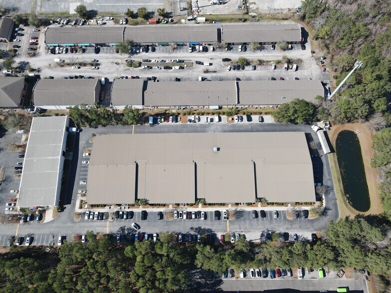 More Photos Of 547 Long Point Rd, Mount Pleasant Flex For Lease