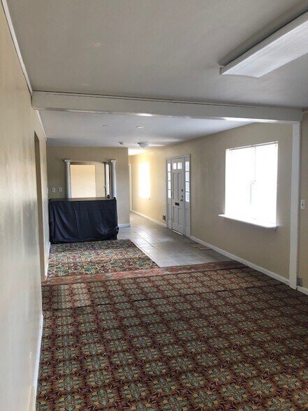 More Photos Of 1733 Brownsboro Rd, Louisville Storefront Retail Office For Lease