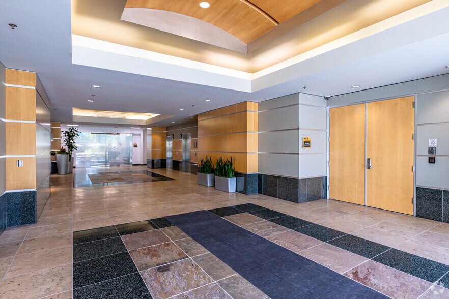 More Photos Of 9655 Granite Ridge Dr, San Diego Unknown For Lease