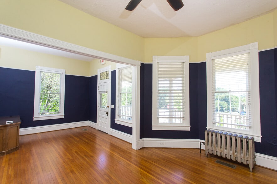 More Photos Of 921 N Palafox St, Pensacola Office For Sale