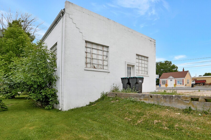 More Photos Of 9604 S Congress St, New Market Office For Sale