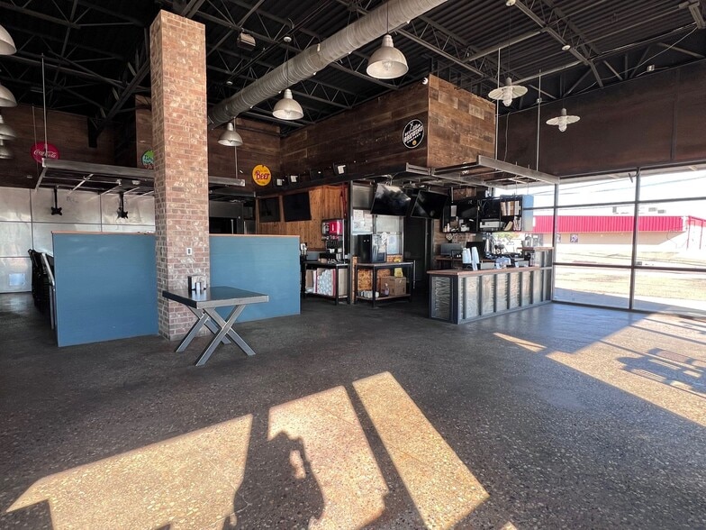 More Photos Of 5412 Slide Rd, Lubbock Freestanding For Lease