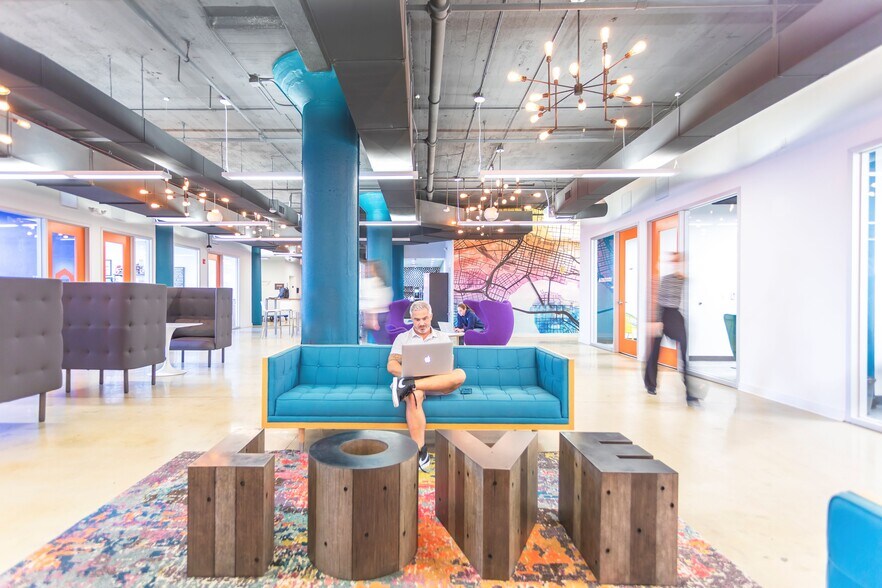 More Photos Of 25 N Market St, Jacksonville Coworking Space