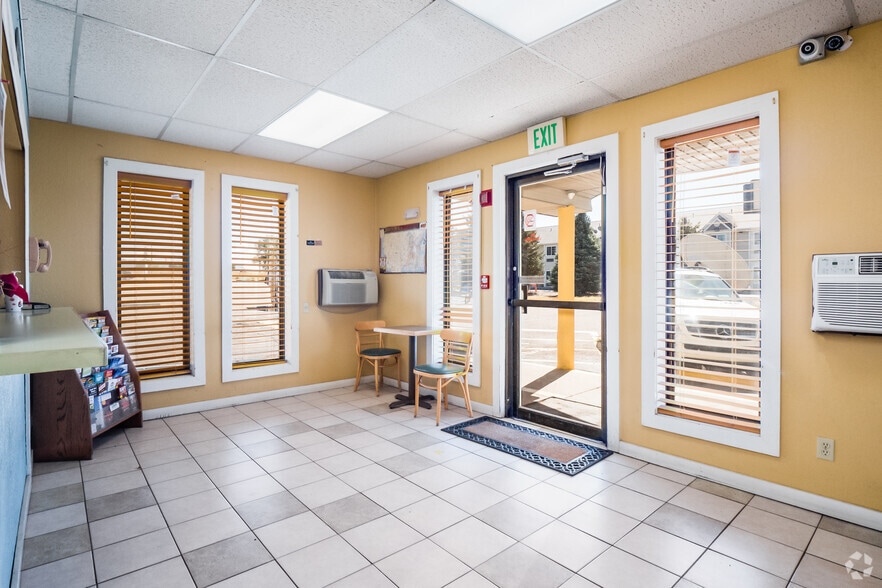 More Photos Of 1610 Cedar St, Raton Hotel For Sale