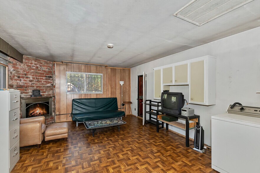 More Photos Of 39167 Rim of the world Dr, Fawnskin Restaurant For Sale