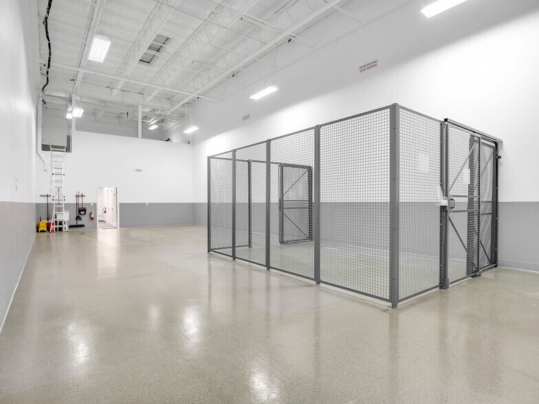 More Photos Of 8801 Business Park Dr, Fort Myers Warehouse For Lease