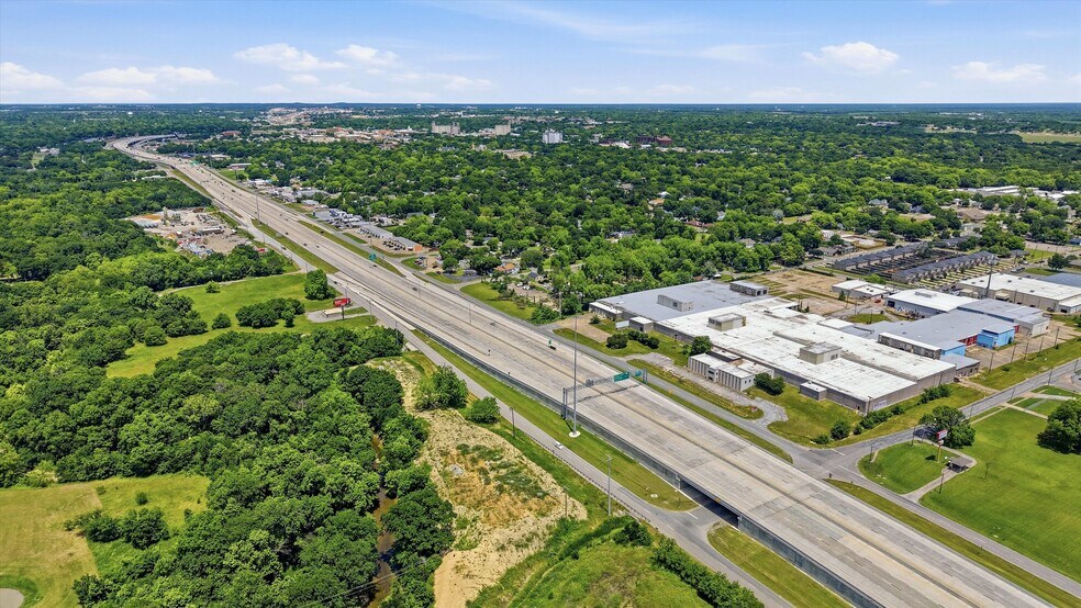 More Photos Of 224 E Cottage St, Sherman Warehouse For Sale