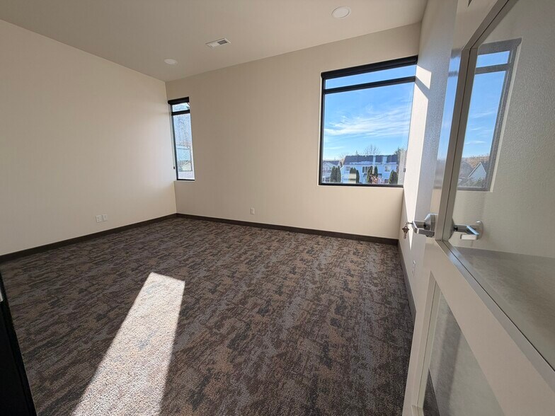 More Photos Of 30 S Louisiana St, Kennewick Loft Creative Space For Lease