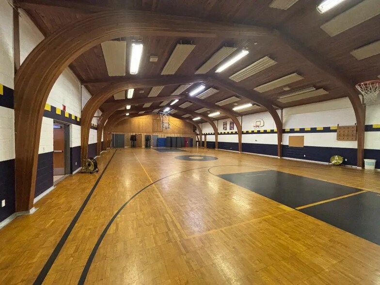 More Photos Of 18606 Stephens Rd, Eastpointe Religious Facility For Lease