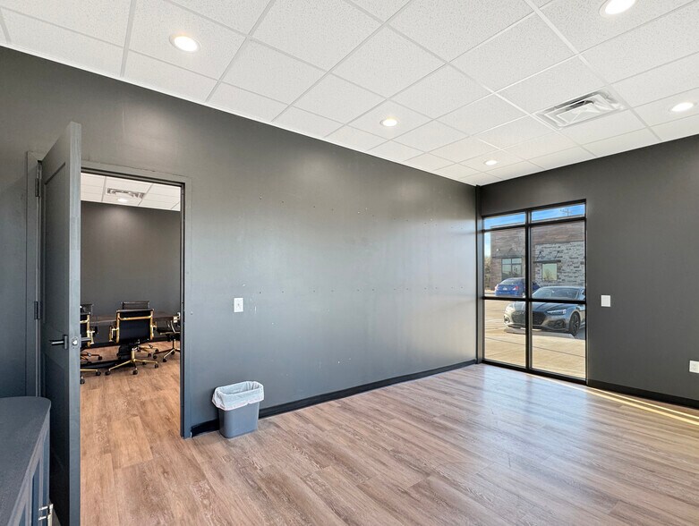 More Photos Of 15105 Crown At Lone Oak Rd, Edmond Office For Lease