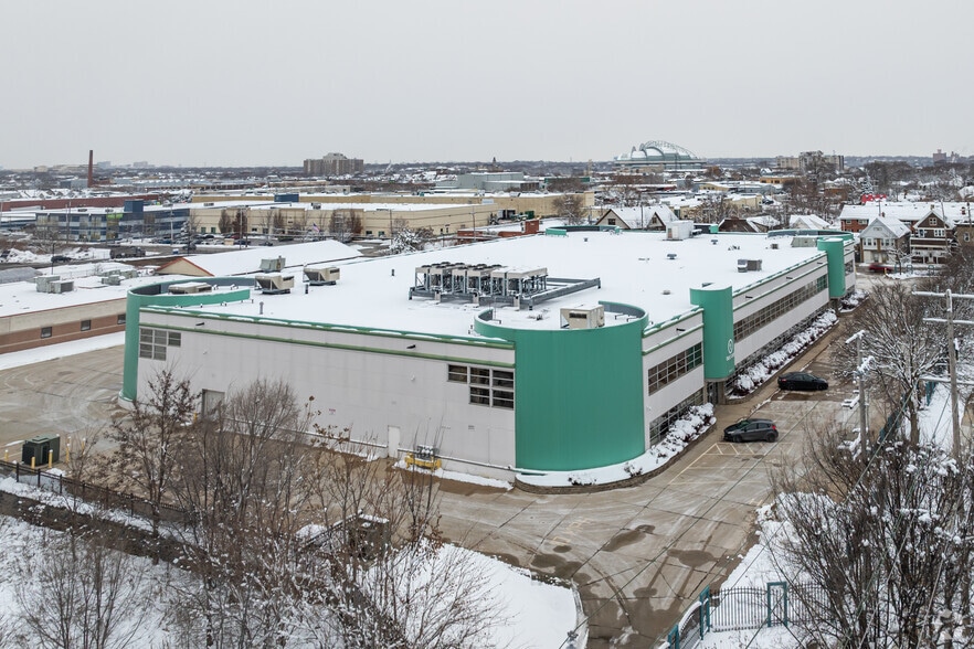 More Photos Of 3701 W Burnham St, West Milwaukee Industrial For Lease