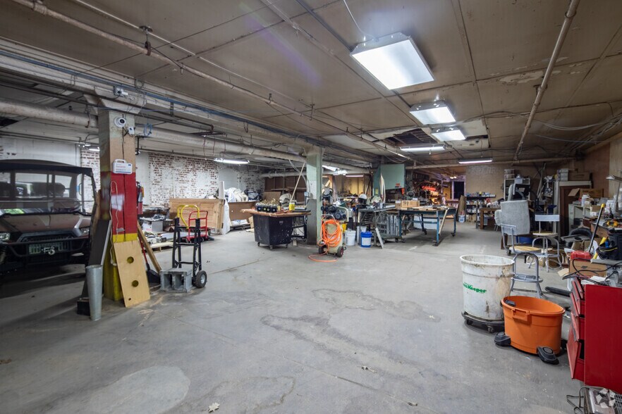 More Photos Of 2001 N Chamberlain Ave, Chattanooga Light Manufacturing For Sale