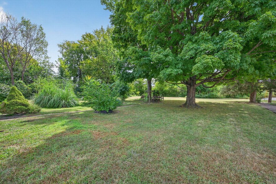 More Photos Of 222 W Saint Louis St, Pacific Office For Sale