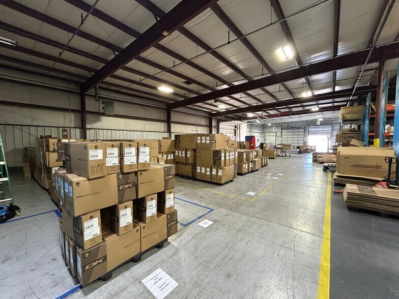 More Photos Of 217 S Pioneer Blvd, Springboro Warehouse For Lease