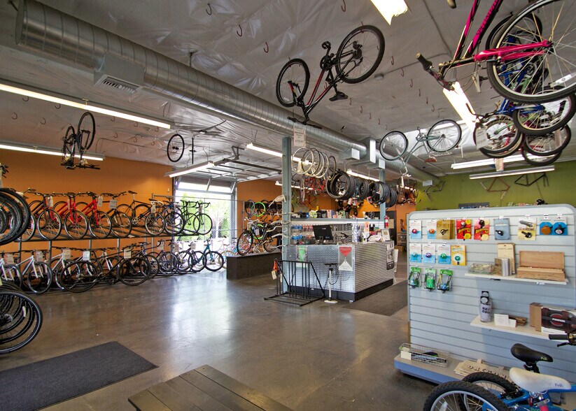 More Photos Of 3216-3228 SE 21st Ave, Portland Storefront For Lease
