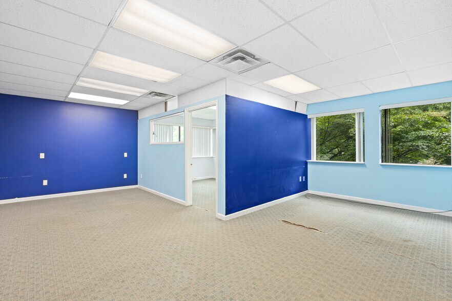 More Photos Of 29 Edison Ave, Oakland Warehouse For Lease