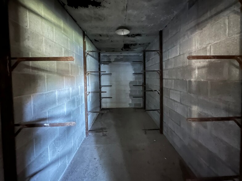 More Photos Of 57582 N Main St, Three Rivers Flex For Lease