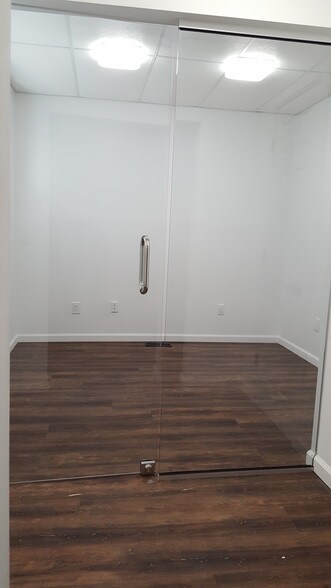 More Photos Of 1689 E Main St, Columbus Office Residential For Lease