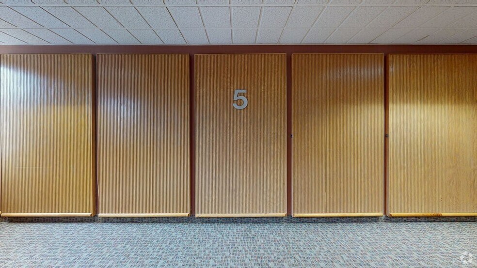 More Photos Of 5 Severance Cir, Cleveland Heights Medical For Lease