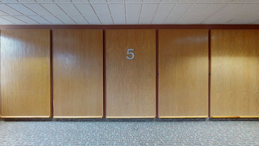 More Photos Of 5 Severance Cir, Cleveland Heights Medical For Lease