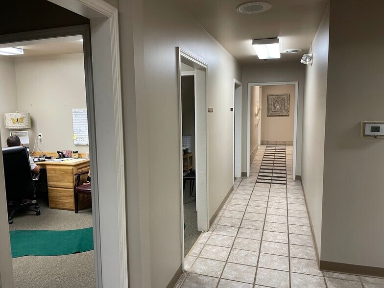 More Photos Of 800 E Main St, Russellville Office For Sale