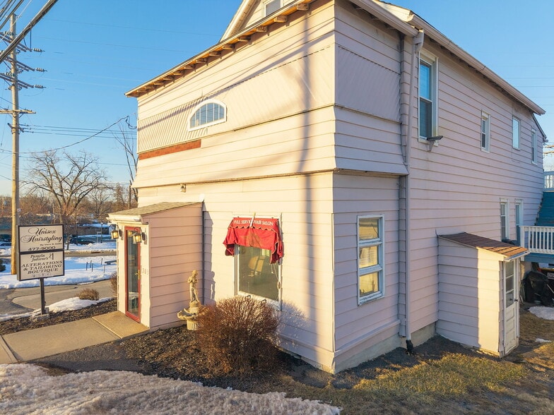 More Photos Of 203 Columbia Tpke, Rensselaer Storefront Retail Residential For Lease