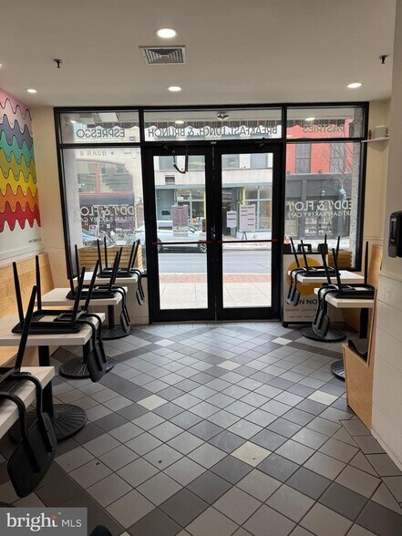 More Photos Of 47 S Queen St, Lancaster Restaurant For Lease