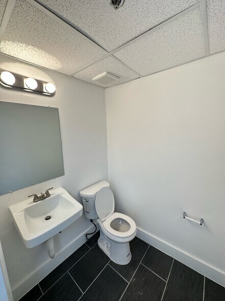 More Photos Of 7441-7571 NW 78th St, Medley Warehouse For Lease