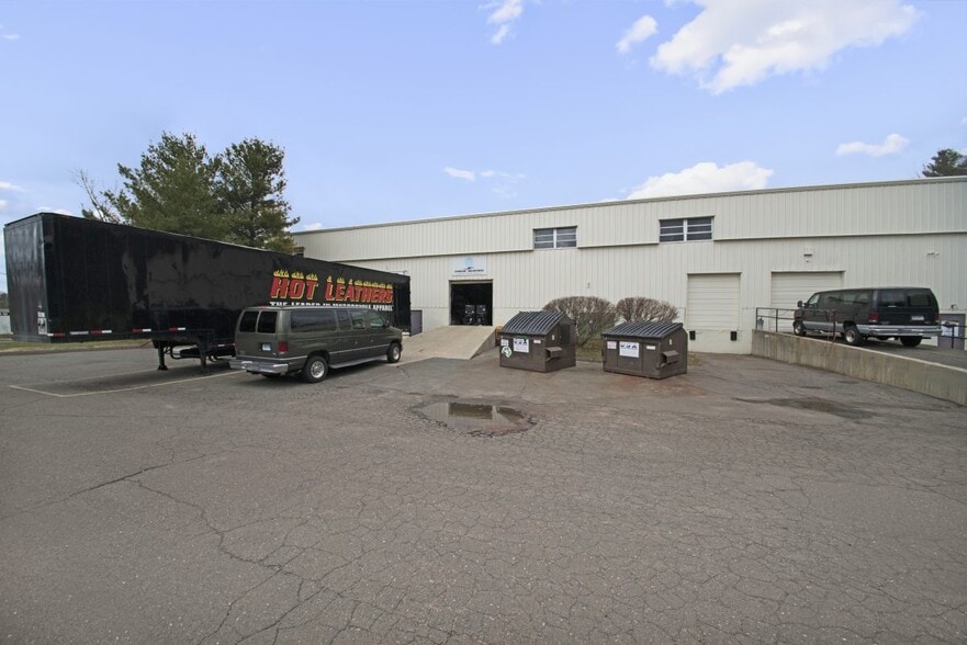 More Photos Of 227 Progress Dr, Manchester Light Manufacturing For Lease