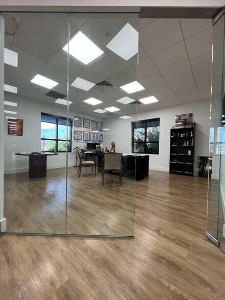 More Photos Of 10455 Riverside Dr, Palm Beach Gardens Flex For Lease