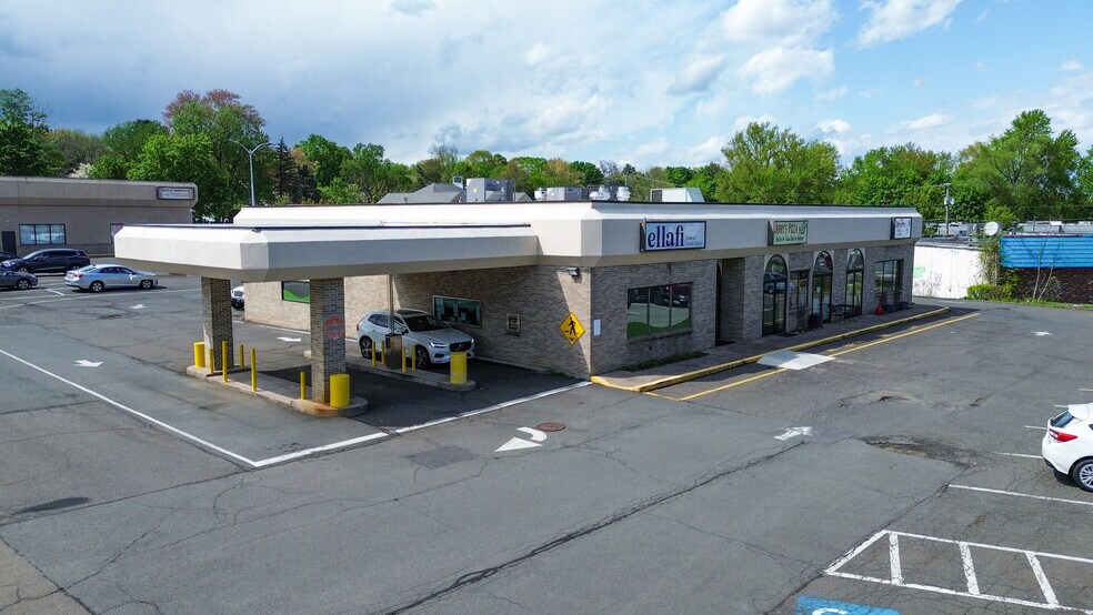 Primary Photo Of 635 S Main St, Middletown Freestanding For Lease
