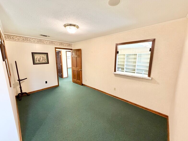 More Photos Of 105 N Hickory St, Aberdeen Flex For Sale