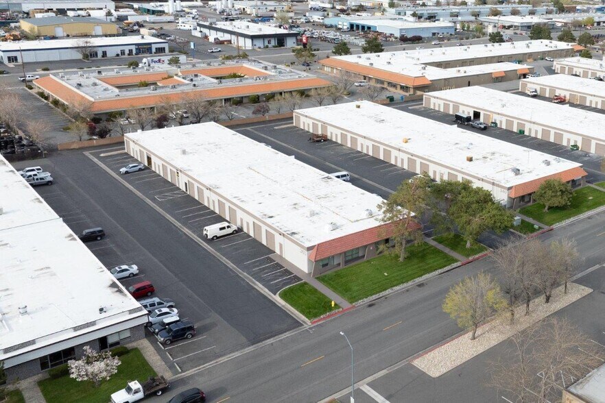More Photos Of 360 Freeport Blvd, Sparks Warehouse For Lease