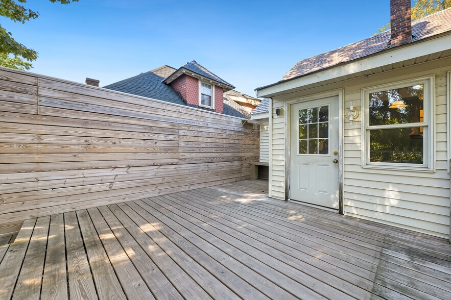 More Photos Of 12406 Larchmere Blvd, Cleveland General Retail For Sale