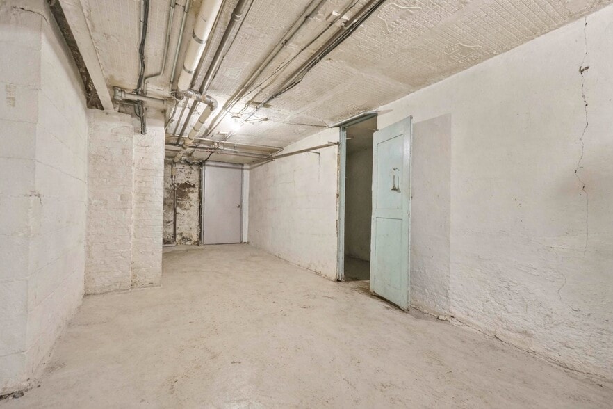 More Photos Of 6340 Fresh Pond Rd, Ridgewood Apartments For Sale