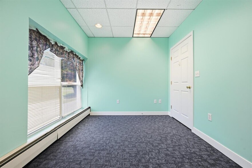 More Photos Of 90 N Franklin St, Pen Argyl Office Residential For Sale