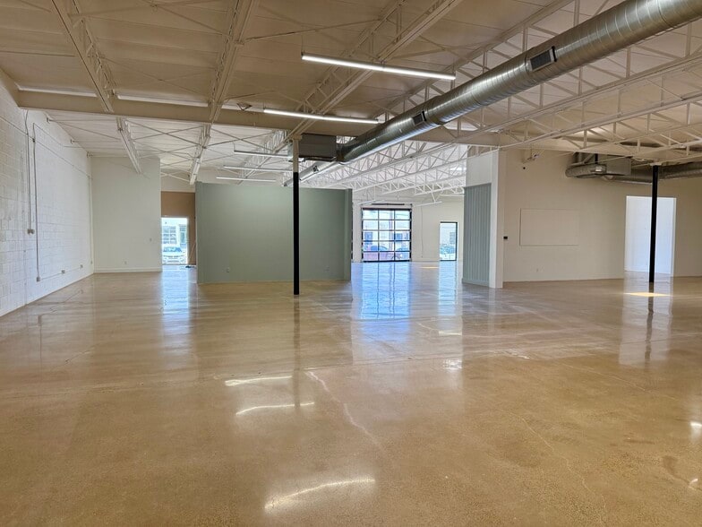 More Photos Of 1336 Crampton St, Dallas Distribution For Lease