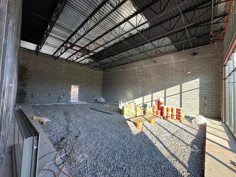 More Photos Of 811 S Marietta Pky SE, Marietta Service Station For Lease