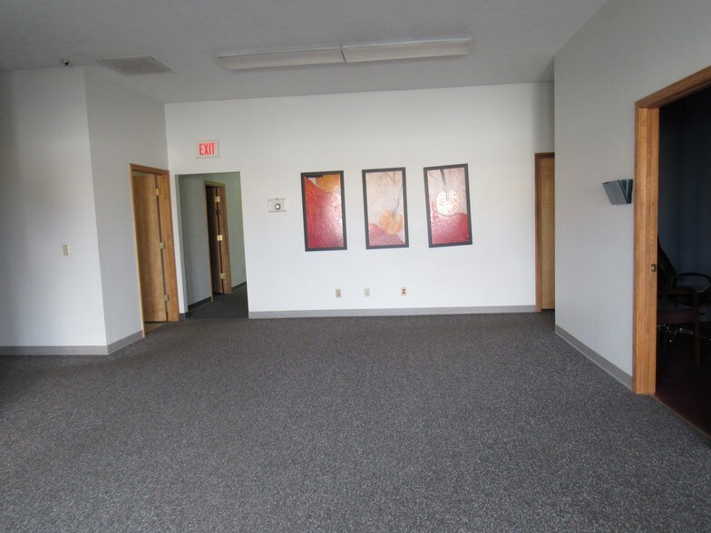 More Photos Of 2509 W 2nd St, Marion Office For Lease