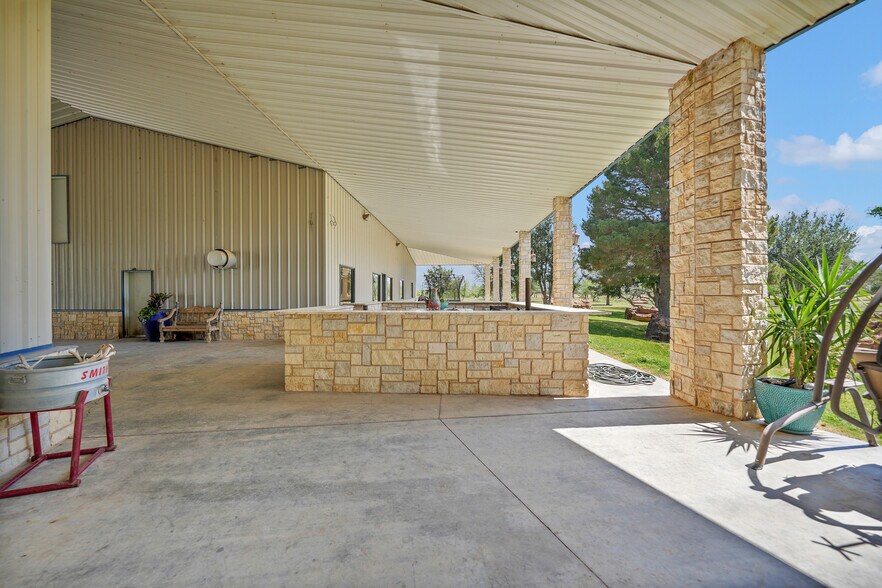 More Photos Of 2828 Interstate 20, Midland Flex For Sale